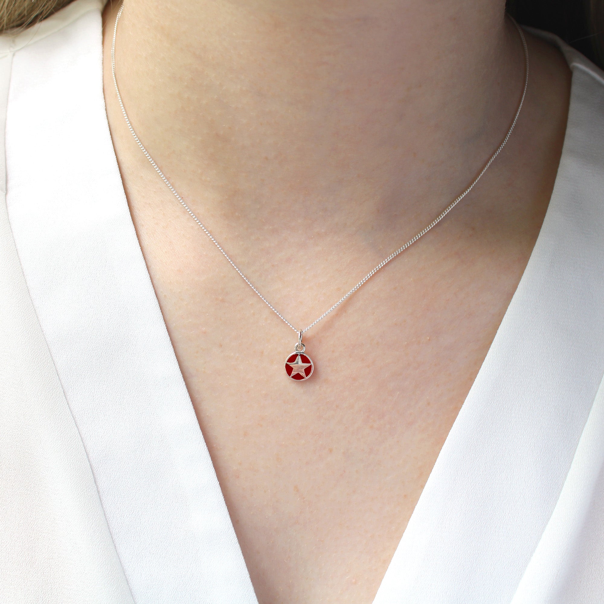 Mini enamel star pendant, silver, cherry red, detail