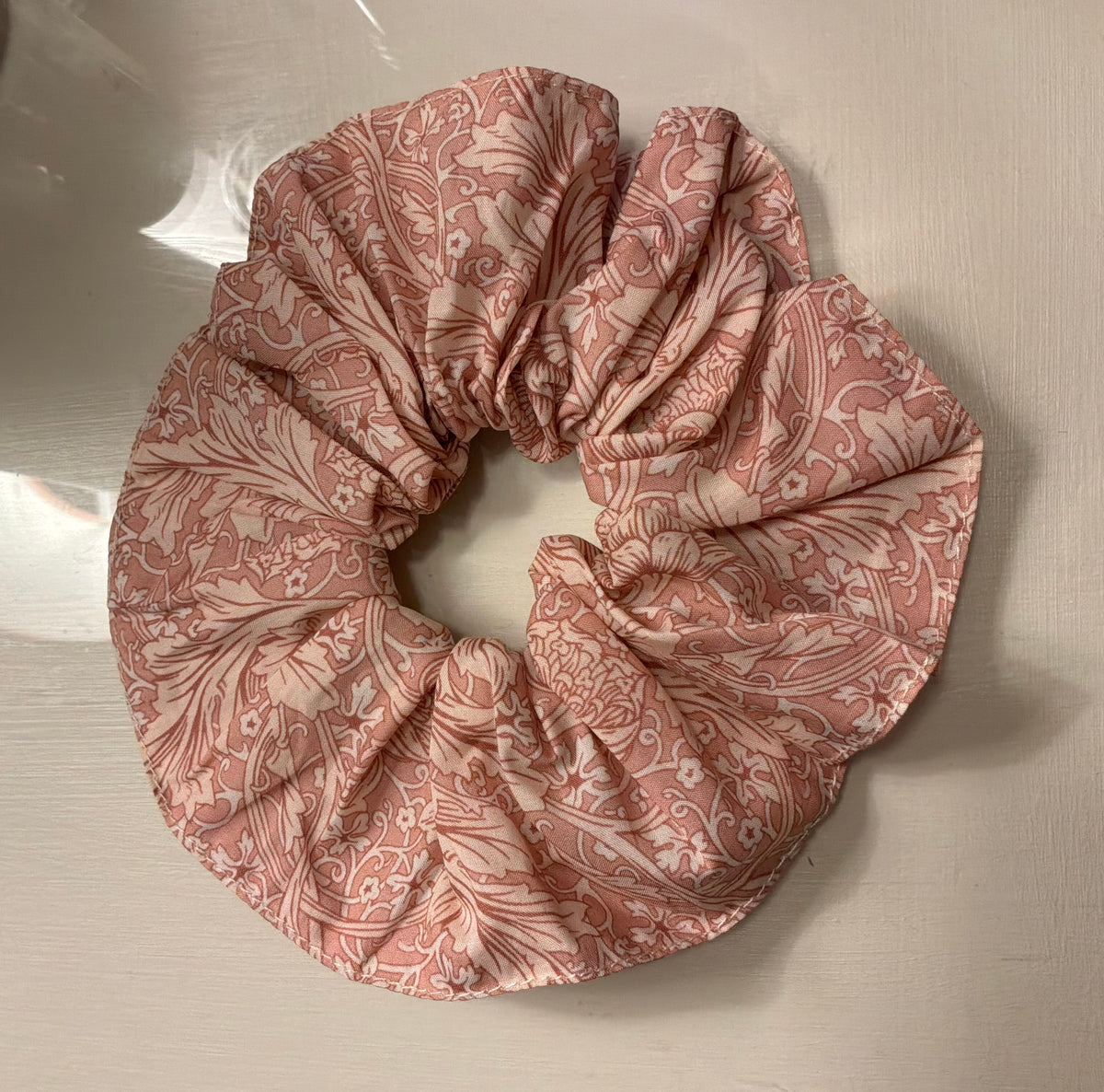 The William Morris Collection Hair Scrunchie: Arcadia - Pink