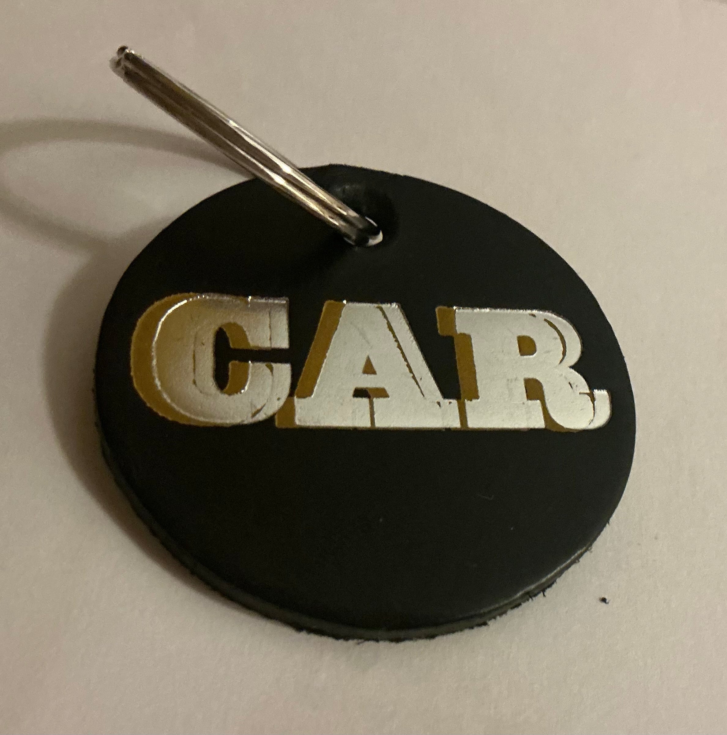 Leather keyring with metallic -car